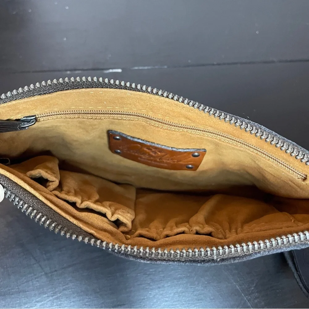 Patricia Nash Leather Embossed Wristlet.  Deep Navy. - Picture 2 of 3